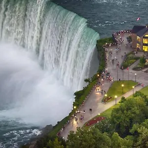 Renovated - Walk To Falls & Tourist District Holiday home Niagara Falls