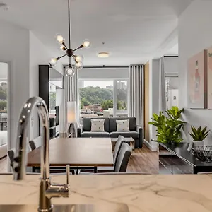 Apartment Initial / Spritz / Downtown Qc +stat, Quebec City