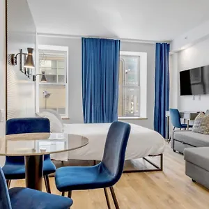 Apartment Initial / Icone / Quebec+stat, Quebec City