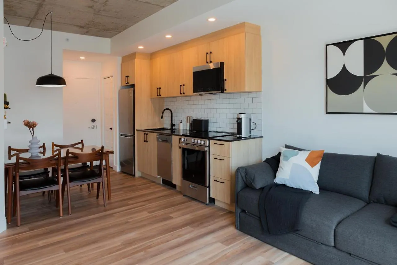 Condo Mid-Century Modern Style - Pool/Terrace Quebec City Apartment